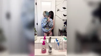 Quarlx, Standing Fingering Masturbation by Girlfriend in Mirror
