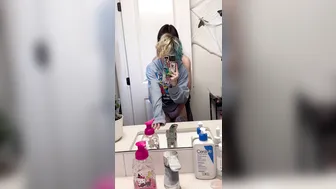Quarlx, Standing Fingering Masturbation by Girlfriend in Mirror