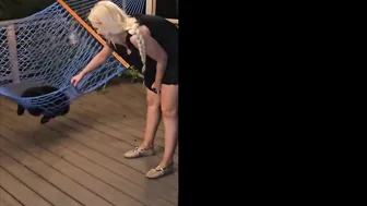 Linsey Donovan, Blonde Supermodel in Sexy Bikini Outdoors