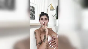 Mia Khalifa, Hot Arab Model Sexy Bathing in Tub