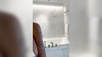 Mia Khalifa, Hot Arab Model Sexy Bathing in Tub