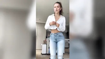 Gracewearslace, Sexy Model Stripping and Oiling Up Naked Body