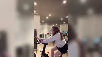 Callmeslooo, Sweaty Sextape in Gym