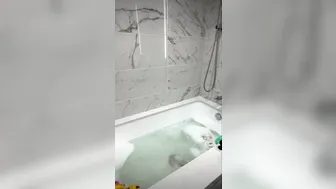 Elsa Jean, Vibrator Masturbation in Bathtub