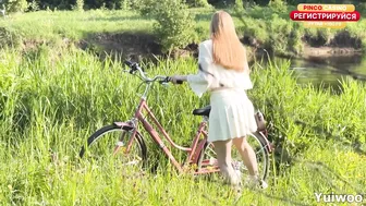 Yuiwoo, Helping a Stranger Peeping Tom by Letting Him Fuck Her in the Woods