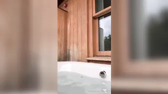 Mia Khalifa, Bathtub Wet Chat with Fans While Teasing Her Naked Body