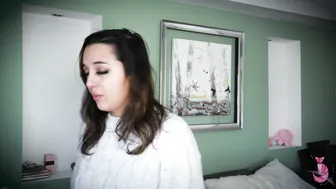 Summer Fox, Camgirl Peeing in Her Pants for Her Fans