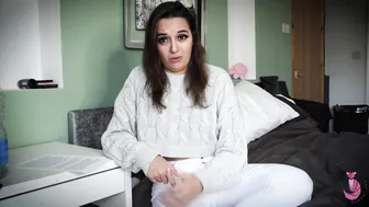 Summer Fox, Camgirl Peeing in Her Pants for Her Fans