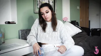 Summer Fox, Camgirl Peeing in Her Pants for Her Fans