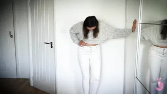Summer Fox, Camgirl Peeing in Her Pants for Her Fans