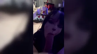 Sweetmuffiins, Sucking Santa’s Cock for a Christmas Face Full of Cum