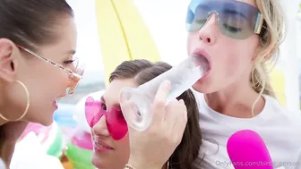 Katy Hollick, Realsybil, Birdy_Person, Three Hot Lesbian Chicks Dildo Play And Interview