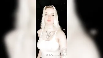 Vikkzy, Blonde Norwegian Babe Dropping Her Naked Tits