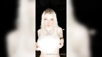 Vikkzy, Blonde Norwegian Babe Dropping Her Naked Tits
