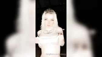 Vikkzy, Blonde Norwegian Babe Dropping Her Naked Tits