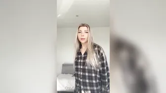 Bethanyrose, Flashing her tits in her man’s shirt