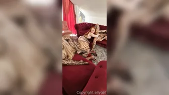 Ellygirl, Four Lesbian Sluts Cunnilingus Play On The Couch