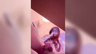 Strawberrymilk_Xoxo, Under Table Clit Rubbing Masturbation