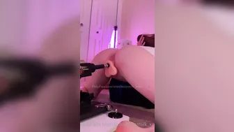 Strawberrymilk_Xoxo, Sucking A Huge Cock While Getting Fucked By Sex Machine