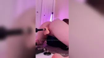 Strawberrymilk_Xoxo, Sucking A Huge Cock While Getting Fucked By Sex Machine