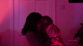 Emily Black Gets Lit: Súper Hot GGG Lesbian Threesome Sextape — Click & Drool