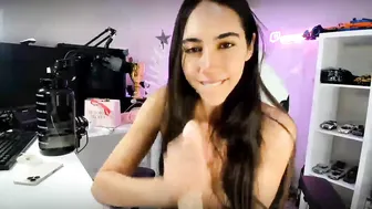 Izzy Green Blows Up: Sensacional Gamer Girl Live Stream Masturbation — HD Exclusive