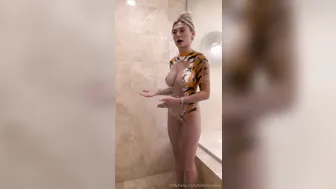 Fallonlovexo, Fucking Her Boyfriend In The Shower