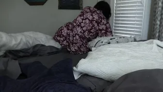 Mature BBW Gives a Relaxing Morning Handjob