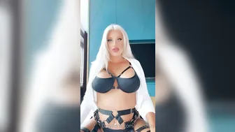 Nicci Azzy, Norwegian Milf Spreading Her Pussy For You
