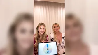 Fallonlovexo, Scarlettkissesxo, Two Hot Blondes Spinning The Wheel On Livestream