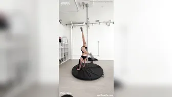 Ur2Dwaifu, Chinese Girl Pole Dancing In High Heels