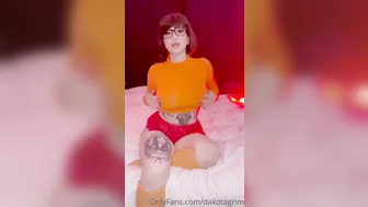 Ravengriim, Big Booty Velma Teasing Her Booty