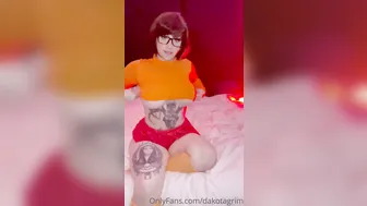 Ravengriim, Big Booty Velma Teasing Her Booty