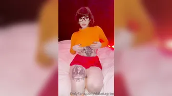 Ravengriim, Big Booty Velma Teasing Her Booty