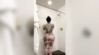 Ravengriim, Teasing Her Hot Tattooed Body In The Shower