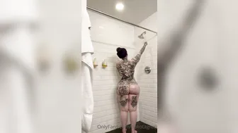 Ravengriim, Teasing Her Hot Tattooed Body In The Shower