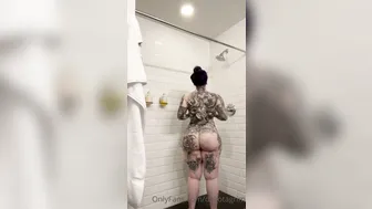 Ravengriim, Teasing Her Hot Tattooed Body In The Shower