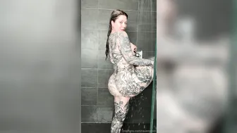 Ravengriim, Shaking Her Thick Wet Booty In The Shower