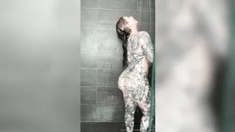 Ravengriim, Shaking Her Thick Wet Booty In The Shower