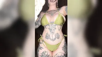 Ravengriim, Thick Tatted Girl In The Sauna