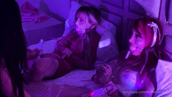 Blondemauigirl, Three Hot Lesbian Chicks Strapon Fucking