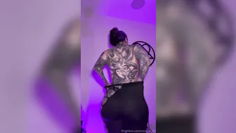 Ravengriim, Thick Tatted Goth Mommy Big Titty Play