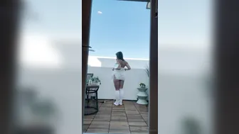 Jezzi.Xo, Dildo Masturbation In The Backyard In A White Dress Until She Soaks It