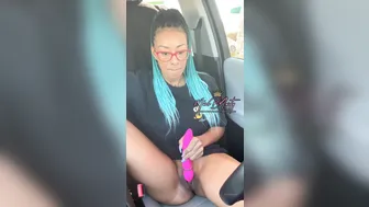 Missbnasty, Vibrator Squirting Outside A Random Stranger’s House Until She Cums In Public