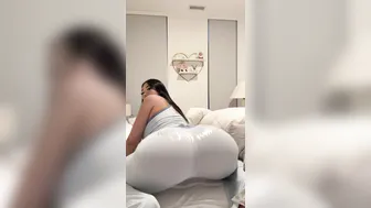 Bunni.Emmie, Getting Her Ass Drilled By A Fat Dildo Until It Disappears