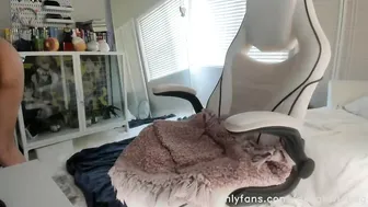Delightfulhug, Masturbating Her Hairy Pussy On The Gaming Chair Until She Soaks It