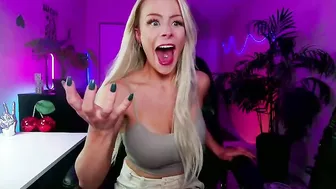 Oliviaowens, Teasing Her Tits And Pussy Live Until She’s Fully Spread On Stream