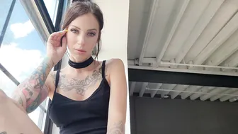 Modeljenlynn, Spreading Her Pink Pussy By The Window Until Anyone Could See