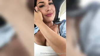 Rainey James, Flashing Her Huge Boobs In Her Lyft Until The Driver Can’t Look Away