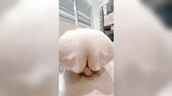 Harriet Sugarcookie, Sucking And Slippery Fucking In The Bathtub Until The Water Splashes